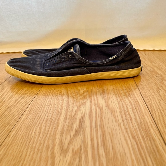 Navy Keds slip ons size 9 perfect for summer ☀️ - Picture 4 of 6
